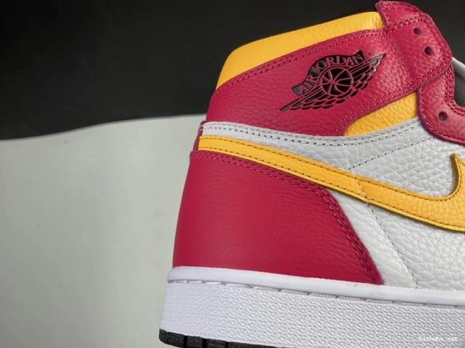 Jordan 1 High Air OGLight Red Fusion 555088-603 0819